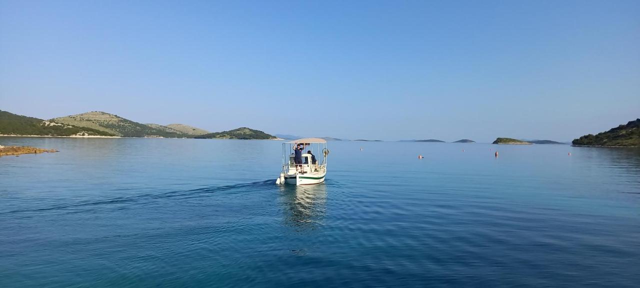 Beach House Hela - Resort & Tavern Bain, Free Transport, Pool, Island Of Zut - Kornati Pristanisce Exterior foto
