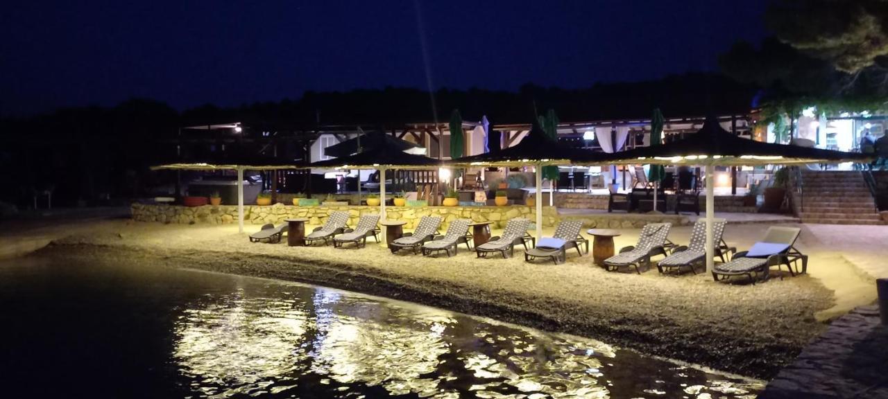 Beach House Hela - Resort & Tavern Bain, Free Transport, Pool, Island Of Zut - Kornati Pristanisce Exterior foto