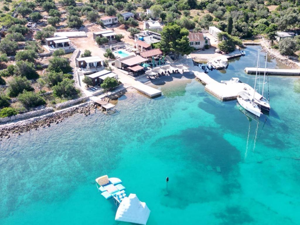 Beach House Hela - Resort & Tavern Bain, Free Transport, Pool, Island Of Zut - Kornati Pristanisce Exterior foto